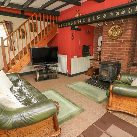 Caerau Farm House Лланидлос Экстерьер фото