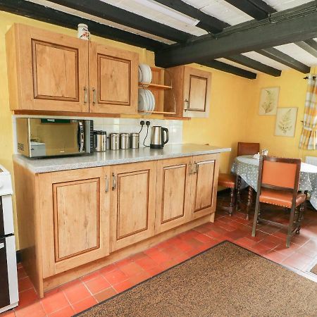 Caerau Farm House Лланидлос Экстерьер фото