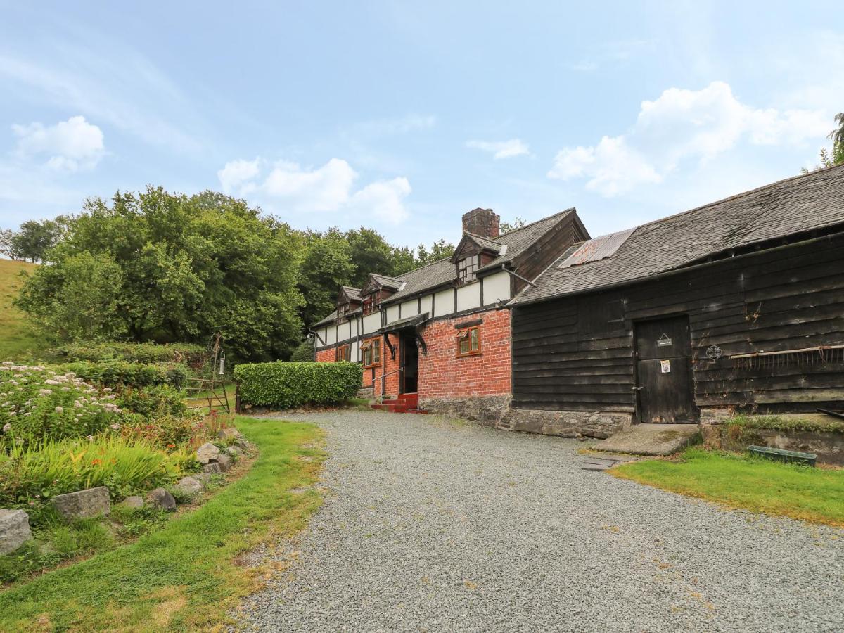 Caerau Farm House Лланидлос Экстерьер фото