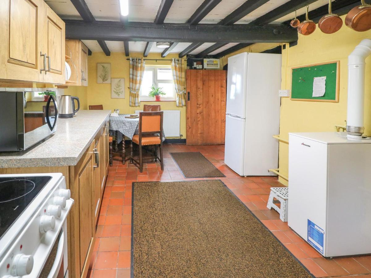 Caerau Farm House Лланидлос Экстерьер фото