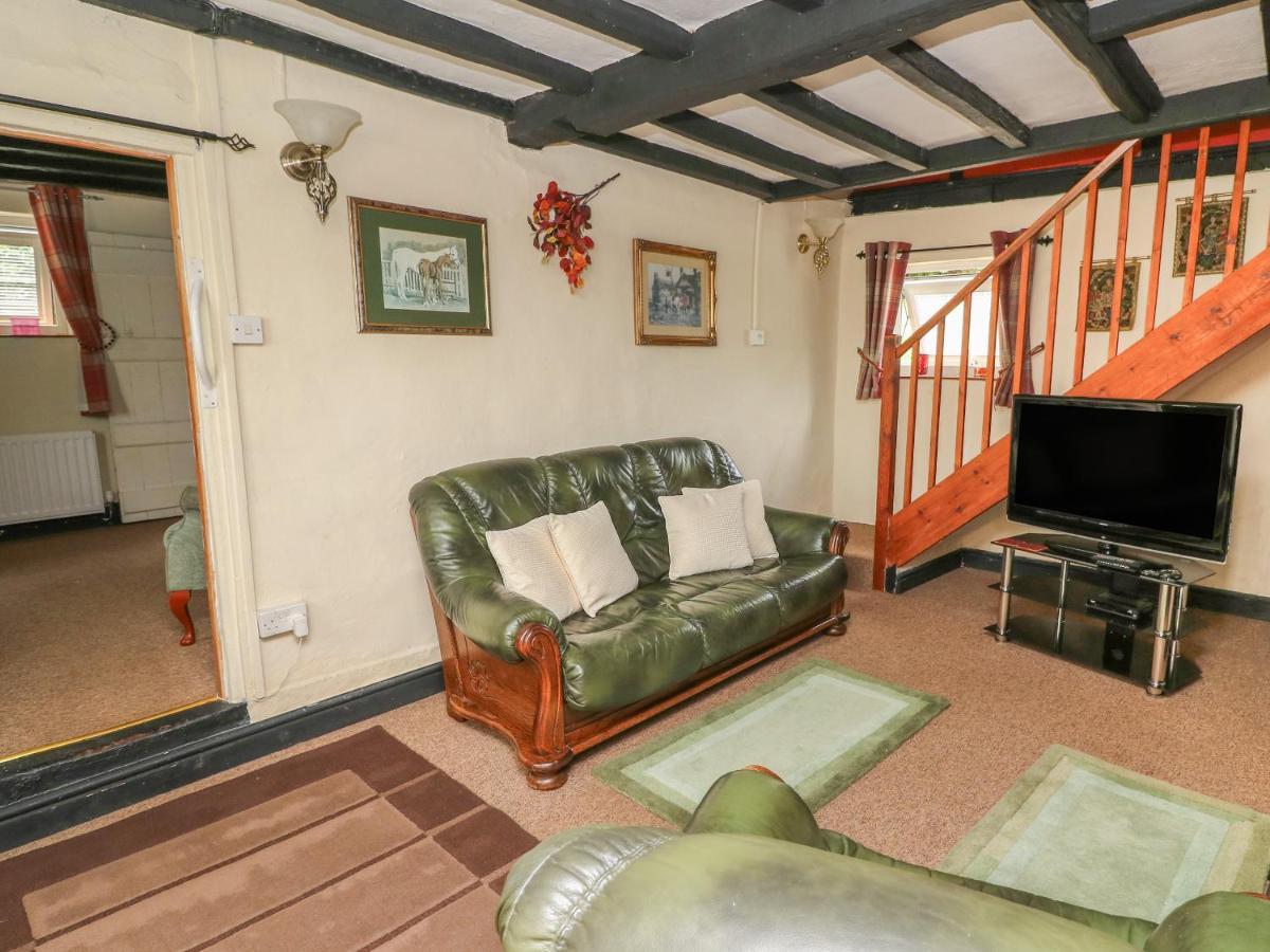 Caerau Farm House Лланидлос Экстерьер фото