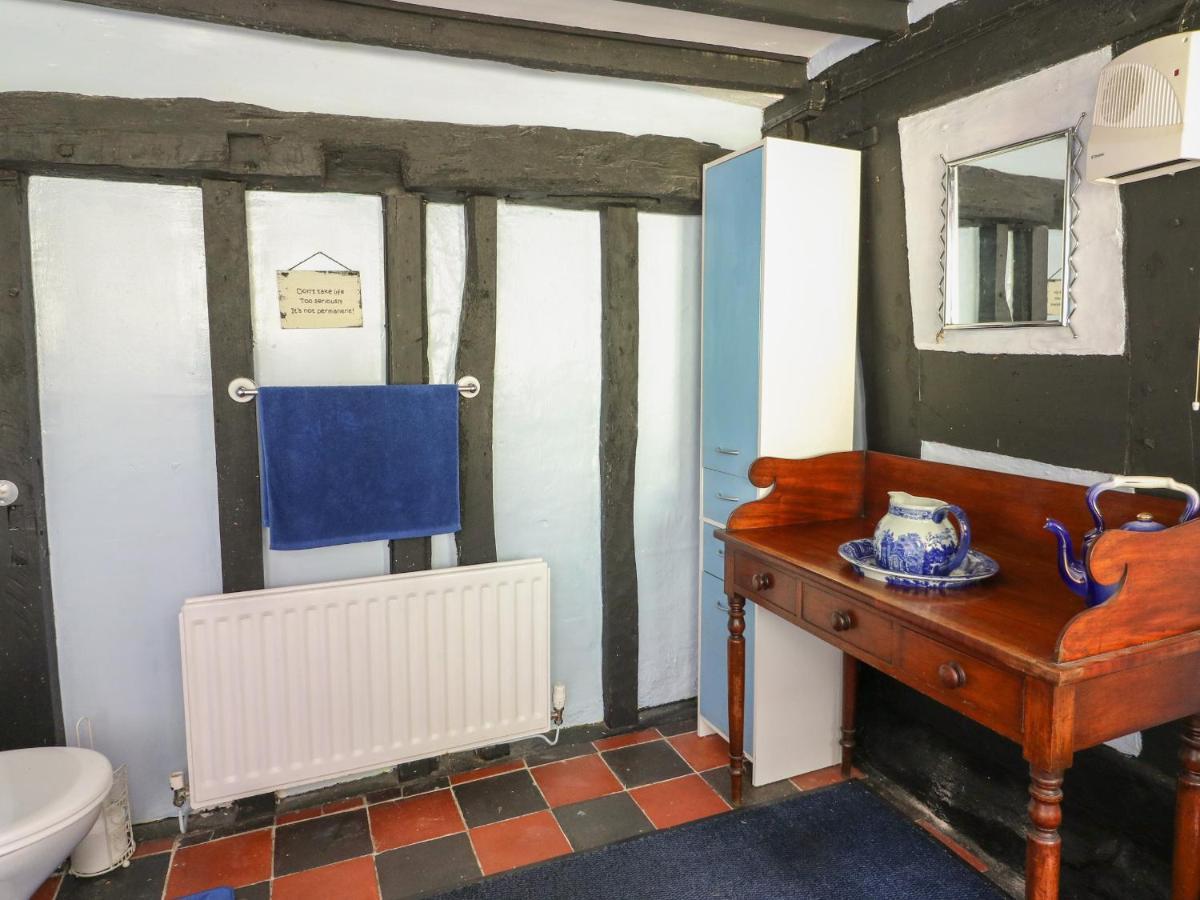 Caerau Farm House Лланидлос Экстерьер фото